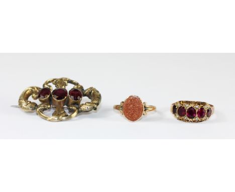 An antique yellow metal (tested minimum 9ct gold) almandine garnet set brooch, (a/f), an antique yellow metal (tested 9ct gol