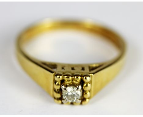 An 18ct yellow gold diamond set solitaire ring, (K.5).