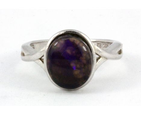 A 925 silver cabochon cut black opal set ring, (M).