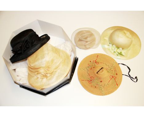 A quantity of vintage ladies hats.