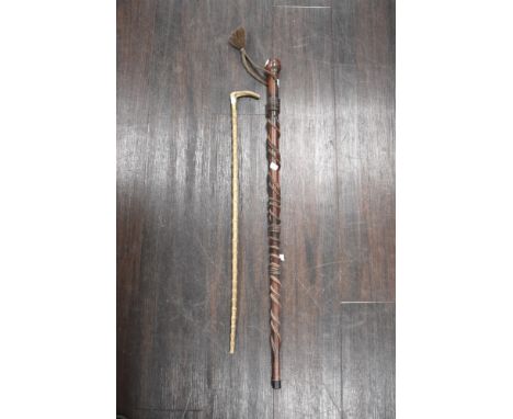 An early 20th century bamboo and horn handle riding crop with mahogany walking cane or stick walking cane 92cm&nbsp;