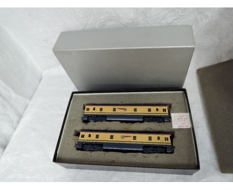 A Hallmark Models Inc American Brass HO scale Santa Fe 1A &amp; 1B Locomotive Set, in original box