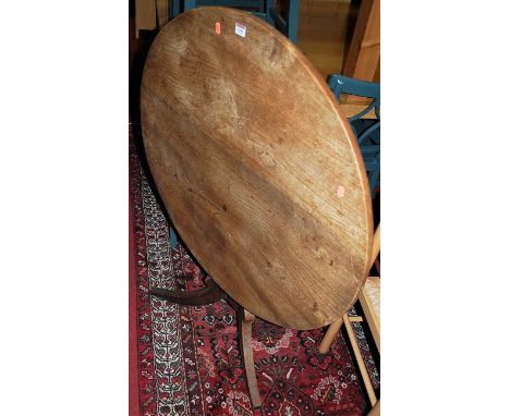 A 19th century provincial elm circular tilt-top pedestal tripod table, dia. 90.5cm