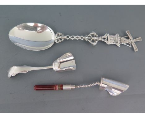 Two Dutch silver caddy shovels, one with an agate handle and a windmill serving spoon - Weight approx. 2.8 troy oz
Condition 