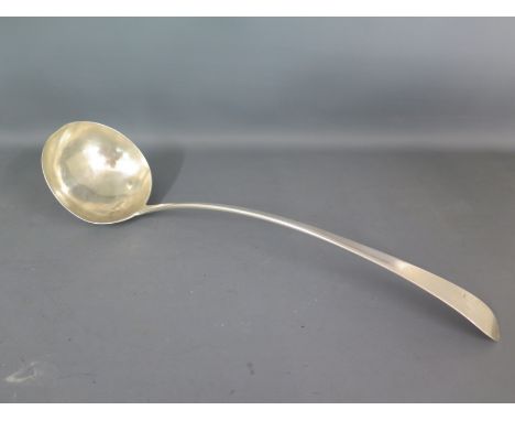 A Georgian Scottish silver ladle - Edinburgh 1824/25 maker Alexander Zeigler - Length 39cm - Weight approx. 5.5 troy oz
Condi