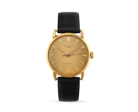 Patek Philippe 1578 retailed by Hausmann, 50s18k gold round case, n.2608067, spider lugs.Cream coloured dial, applied indexes