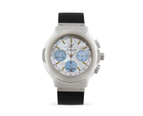 Hublot MDM 1640.1 chronograph, 90sStainless steel round case, rectangular pushers.Mother-of-pearl dial, luminescent indexes.Q