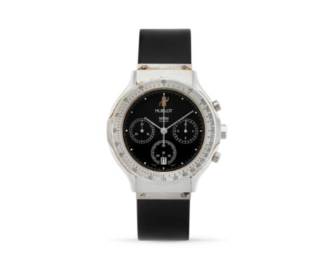 Hublot MDM 1620.1 chronograph, 90sStainless steel round case, round pushers.Black dial, luminescent indexes.Quartz movement.H