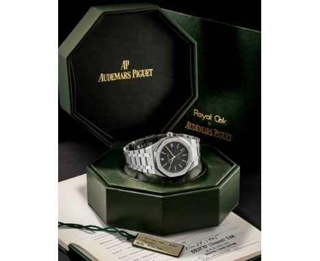 Audemars Piguet Royal Oak 14790ST, 90sStainless steel octagonal case and bezel, n.D43657.Gray dial with tapisserie finishing,
