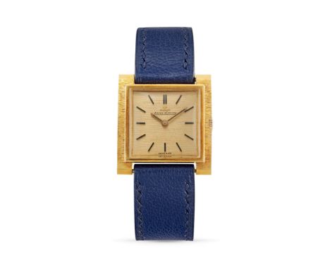 Jaeger-LeCoultre Tank 9006, 70s18k gold rectangular case with bark finishing, n.1055615.Champagne dial with bark finishing, a