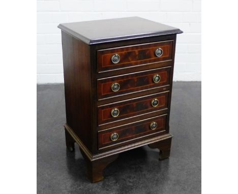 Mahogany chest bracket feet, 62 x 42cm 