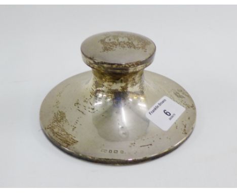 George V silver capstan inkwell, Birmingham 1911,  13cm diameter 