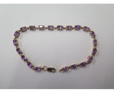 A yellow gold amethyst bracelet, 18cm long, approx 4.8 grams in good condition 
