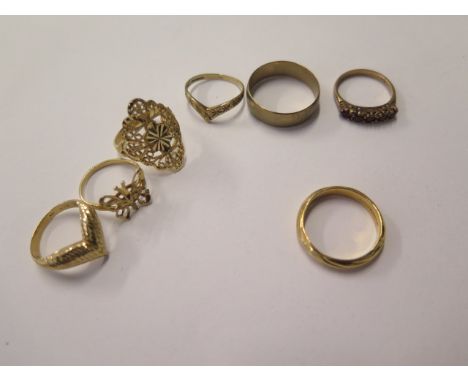 Three 9ct gold rings, approx 6.2 grams, three 14ct rings approx 6 grams and a ring marked AK18K Turkey approx 1.3 grams 