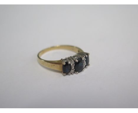 A 9ct yellow gold hallmarked sapphire ring, size K, approx 2.2 grams, in good condition 