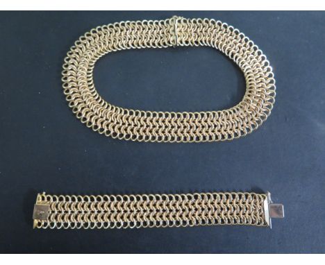 An 18ct yelow gold ring link necklet and matching bracelet, necklet 45cm long, bracelet 19.5 cm long, both 2.6cm wide, total 