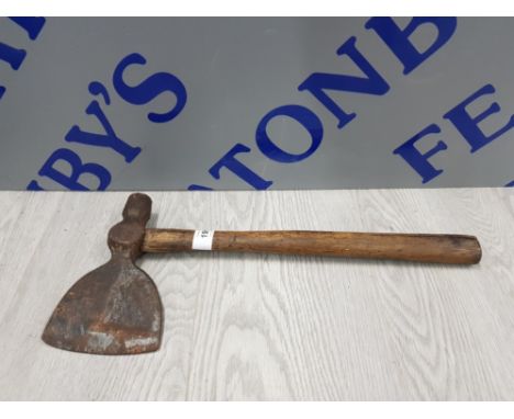 LATE 19TH CENTURY VINTAGE AXE
