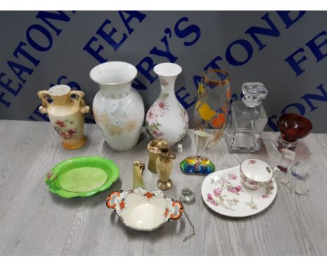 INTERESTING LOT OF GLASS AND POTTERY ITEMS INCLUDING CARLTON CABBAGE WARE, AYNSLEY CUP AND SAUCER AND ONYX TABLE LIGHTER CIGA