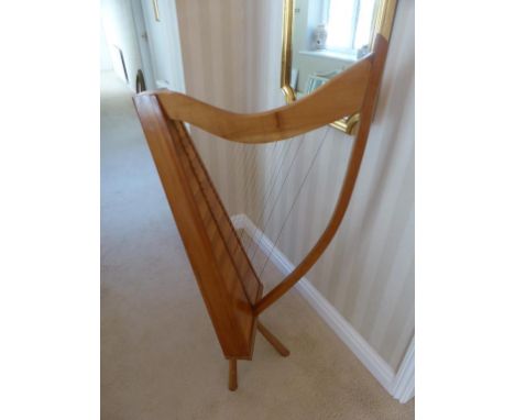 MODERN CELTIC TYPE HARP