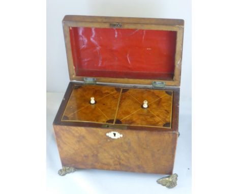 A VERY GOOD QUALITY REGENCY BURR WALNUT TEA CADDY WITH FITTED 2 COMPARTMENT INTERIOR, IVORY ESCUTCHEON AND TURNED KNOBS TO TH