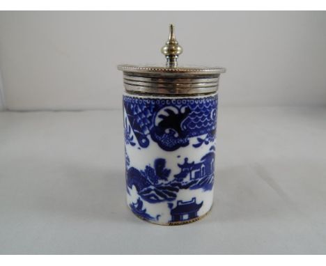 ROYAL WORCESTER EARLY BLUE & WHITE PEPPER CONDIMENT WITH PLATED TOP