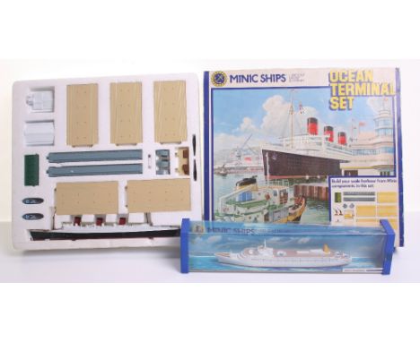 Triang Minic Ships (Hornby Issue) Boxed  M902 Ocean Terminal set, contents: 1 x Queen Mary, 2 x Tugs, 2 x breakwater straight