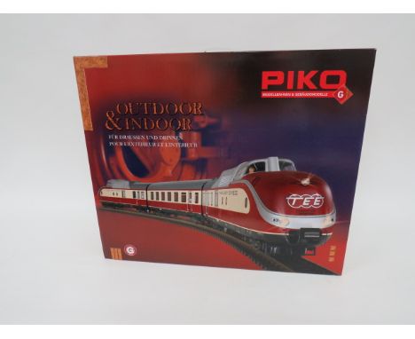 Railway Large Scale Piko (37320) Diesel “Trains Euro Express” Train & Carriage.A very good example of this three part set. Co