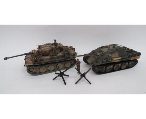 Forces of Valour Large Detailed Model of a WW2 German Tiger Tank.This impressive example retains the SS commander and a parat