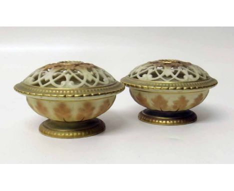 Pair of Worcester potpourri. Condition report: see terms and conditions