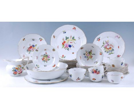 * An Herend porcelain part dinner and tea service, comprising eight dinner plates, seven dessert plates, seven soup bowls, si