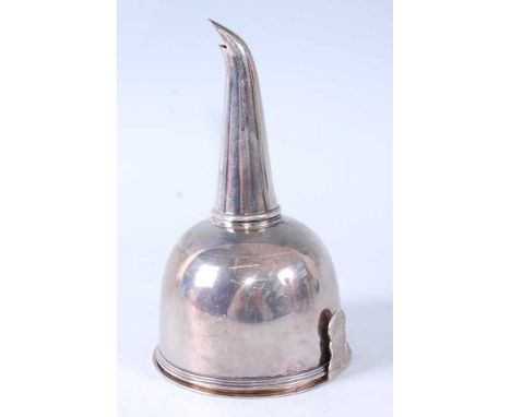 * A George III silver wine funnel, having a flower head pierced bowl with reeded rim, 3.4oz, maker Thomas Wallis Jnr, London 