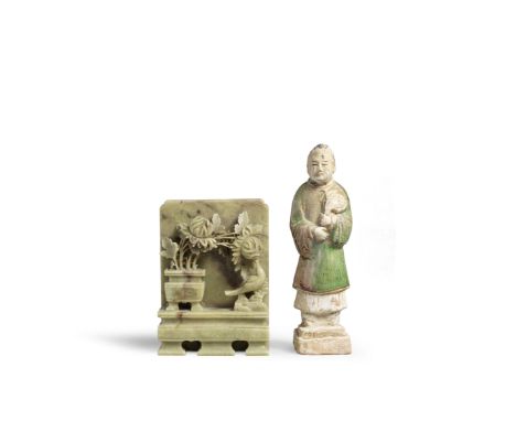 A soapstone small altar table, and a glazed figureThe simulated altar with a vase of flowers and a bird perched before a larg