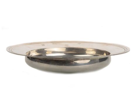 REPRODUCTION SILVER ARMADA DISH, R.C, LONDON 1968 circular with a reeded border14.5cm diameterQty: 176g
