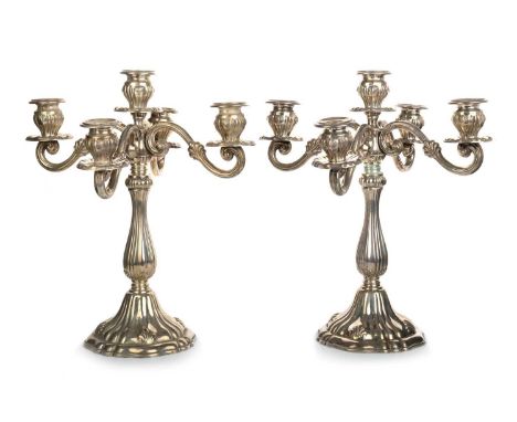 PAIR OF PERUVIAN STERLING SILVER TABLE CANDELABRA, INDUSTRIA PERUANA PLATA 925 modelled in the French style with four scrolli