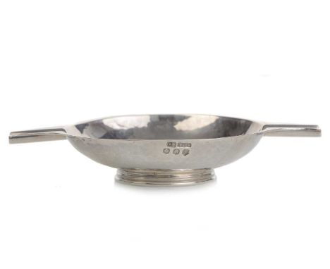 GEORGE V SCOTTISH SILVER ASHTRAY, WILLIAM ROBB OF BALLATER, 1924 modelled as a quaich, with hammered finish1.6cm highQty: 32.