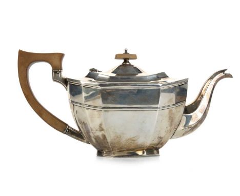 GEORGE VI SILVER TEAPOT, COOPER BROTHERS, SHEFFIELD 1937 of octagonal form, with fruitwood handle and finial30cm wideQty: 669