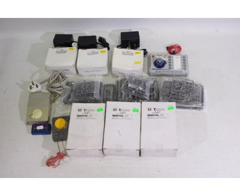 Bachmann, Hornby, Mehano - A collection of 10 x boxed/unboxed model railway T gauge concrete pier level sets, #C990 Hornby tr