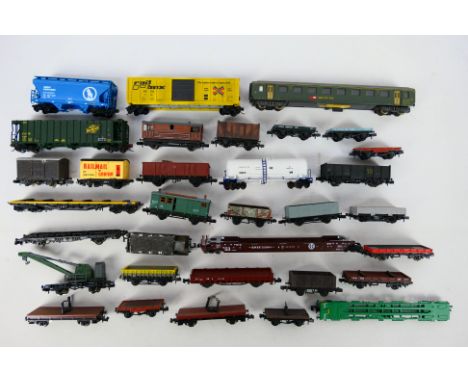 Graham Farish - Inter Mountain - Bachmann - Lima - Other - Over 30 unboxed items of mainly N gauge items of rolling stock. Lo