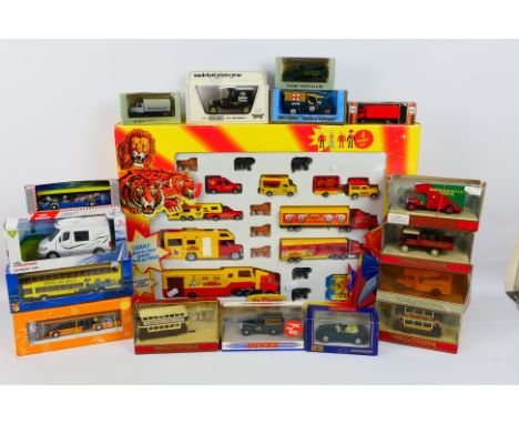 Matchbox - Majorette - A boxed Le Cirque Pinder play set containing a number of diecast circus vehicles and plastic figures. 