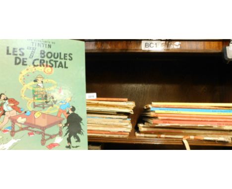 A quantity of Tin Tin annuals in French, to include Les Bijoux de La Castafiore., Les 7 Boules de Cirstal., etc. (1 shelf)