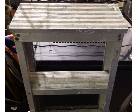 Heavy duty aluminium step ladders, H: 130 cm. Not available for in-house P&amp;P 