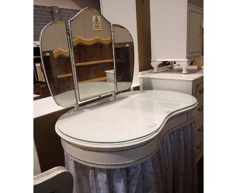Kidney shaped dressing tableer with triple mirror, 88 x 58 x 140 cm. Not available for in-house P&amp;P 