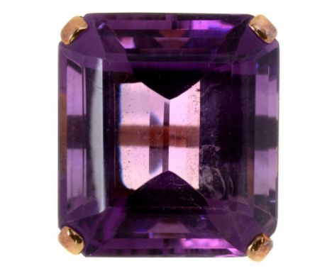 AN AMETHYST RING IN GOLD, UNMARKED, 12.2G, SIZE K++GOOD CONDITION