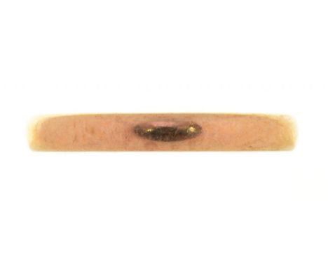 A 9CT GOLD WEDDING RING, LONDON 1945, 2.1G, SIZE I½++GOOD CONDITION