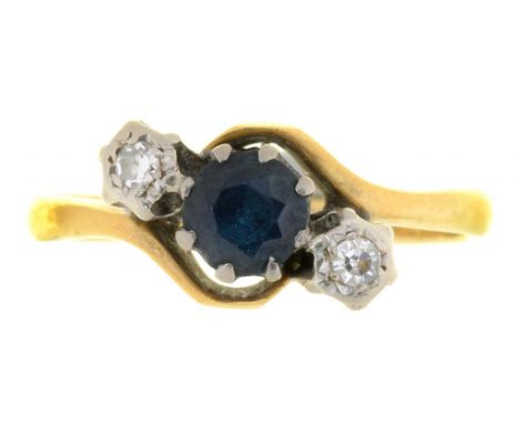 A SAPPHIRE AND DIAMOND RING IN 18CT GOLD, BIRMINGHAM 1994, 3.45G, SIZE N++BUILD UP OF DIRT AND GRIME