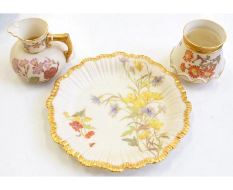 A ROYAL WORCESTER IVORY GROUND JUG, VASE AND SHELL MOULDED PLATE, DECORATED WITH FLOWERS, PLATE 21CM D, PRINTED MARKS, C1890