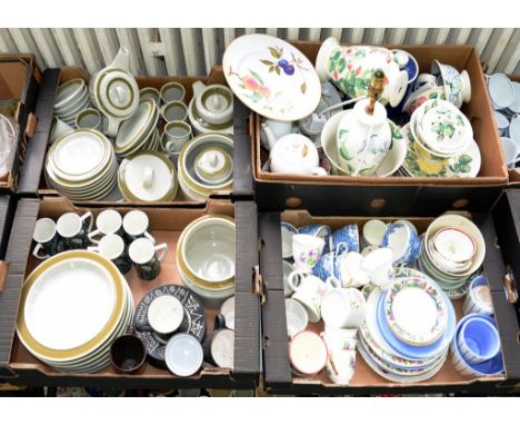 MISCELLANEOUS CERAMICS, INCLUDING ROYAL WORCESTER EVESHAM PATTERN WARE, A SET OF SIX PORTMEIRION MAGIC GARDEN PATTERN MUGS AN