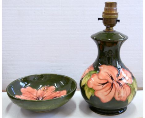 A MOORCROFT HIBISCUS LAMP AND BOWL, LAMP 16CM H EXCLUDING FITMENT, IMPRESSED MARK