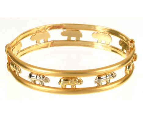 A CYPRIOT GOLD BANGLE, MARKED 585, DENTED, 58 MM D, 19.3G++GOOD CONDITION