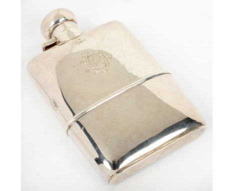 A GEORGE V SILVER HIP FLASK AND CUP, 14CM H, CHESTER 1923, 8OZS
